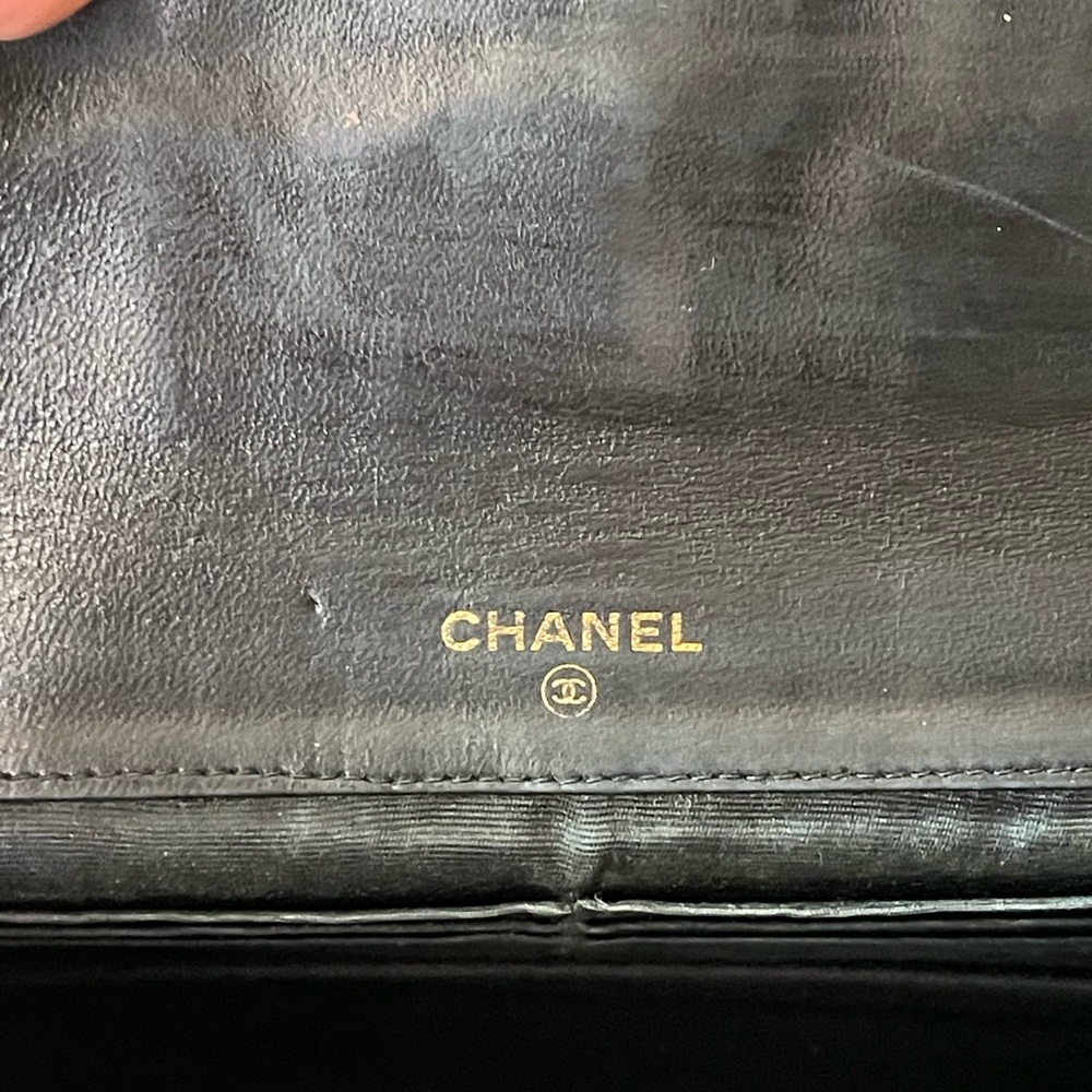 Authentic vintage CHANEL caviar leather bifold wallet 4784055 - Picture 10 of 16